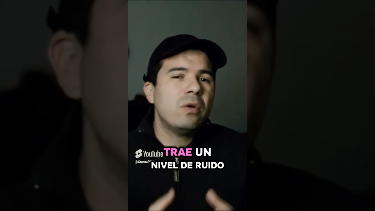 controla el sonido y recibe las indicaciones del productor