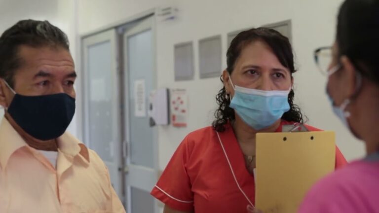 que hace un trabajador social en un hospital
